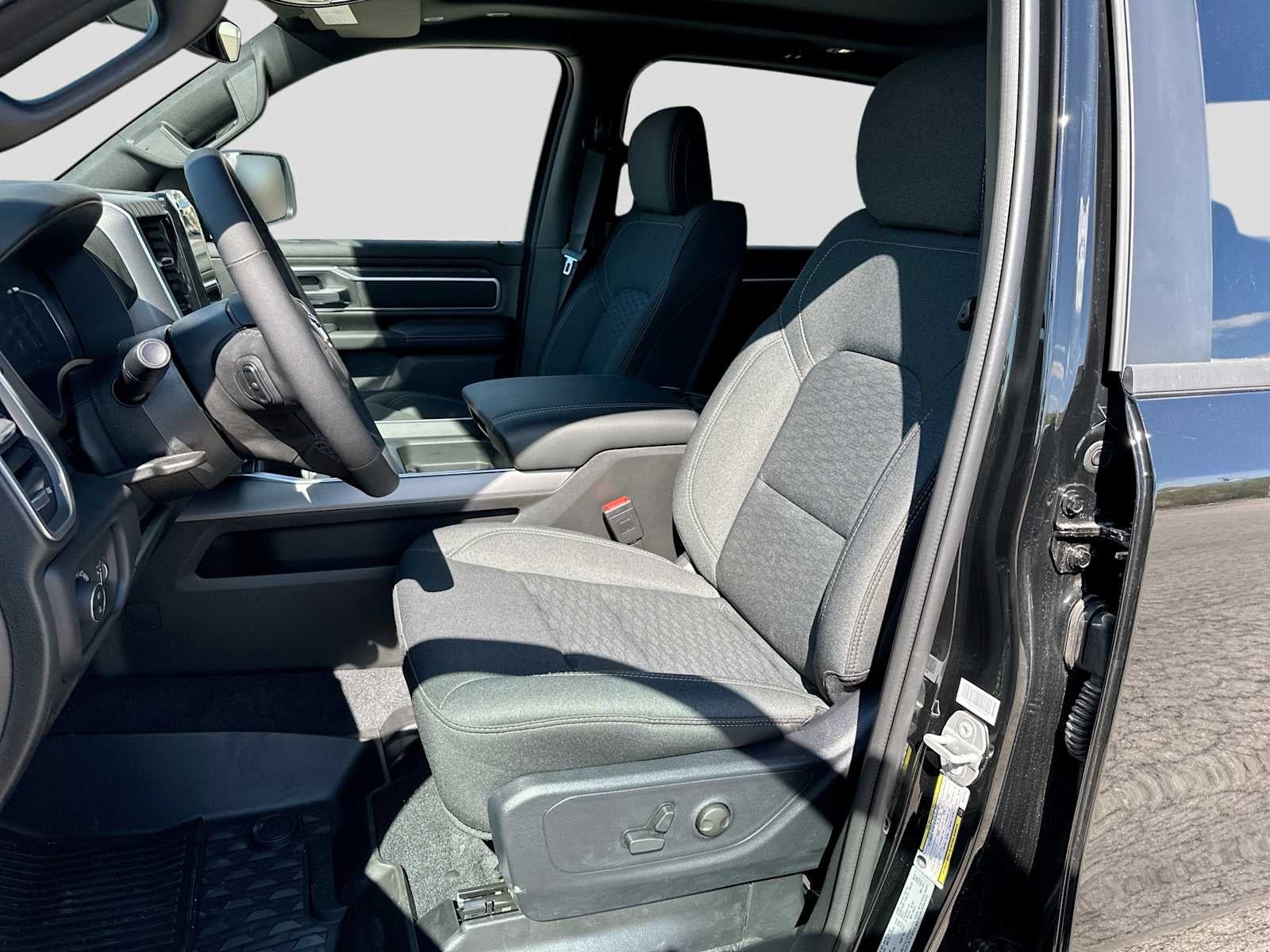 2027 RAM 1500 RAM 1500 LONE STAR CREW CAB 4X4 5'7' BOX