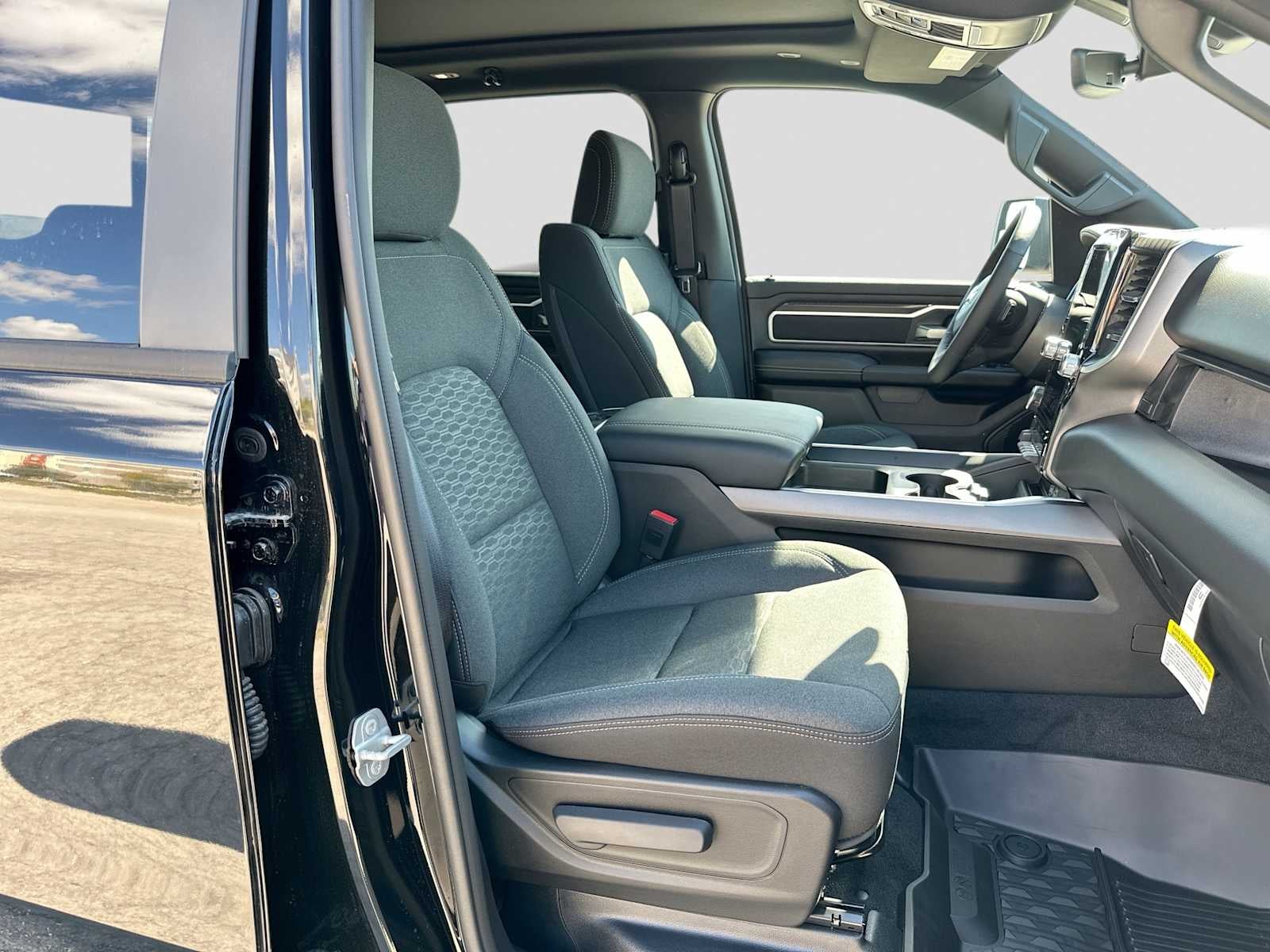 2027 RAM 1500 RAM 1500 LONE STAR CREW CAB 4X4 5'7' BOX