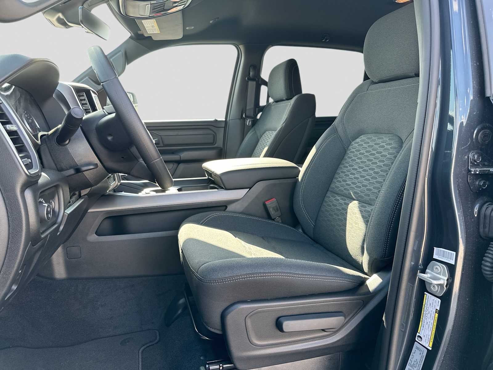 2026 RAM 1500 RAM 1500 EXPRESS CREW CAB 4X4 5'7' BOX