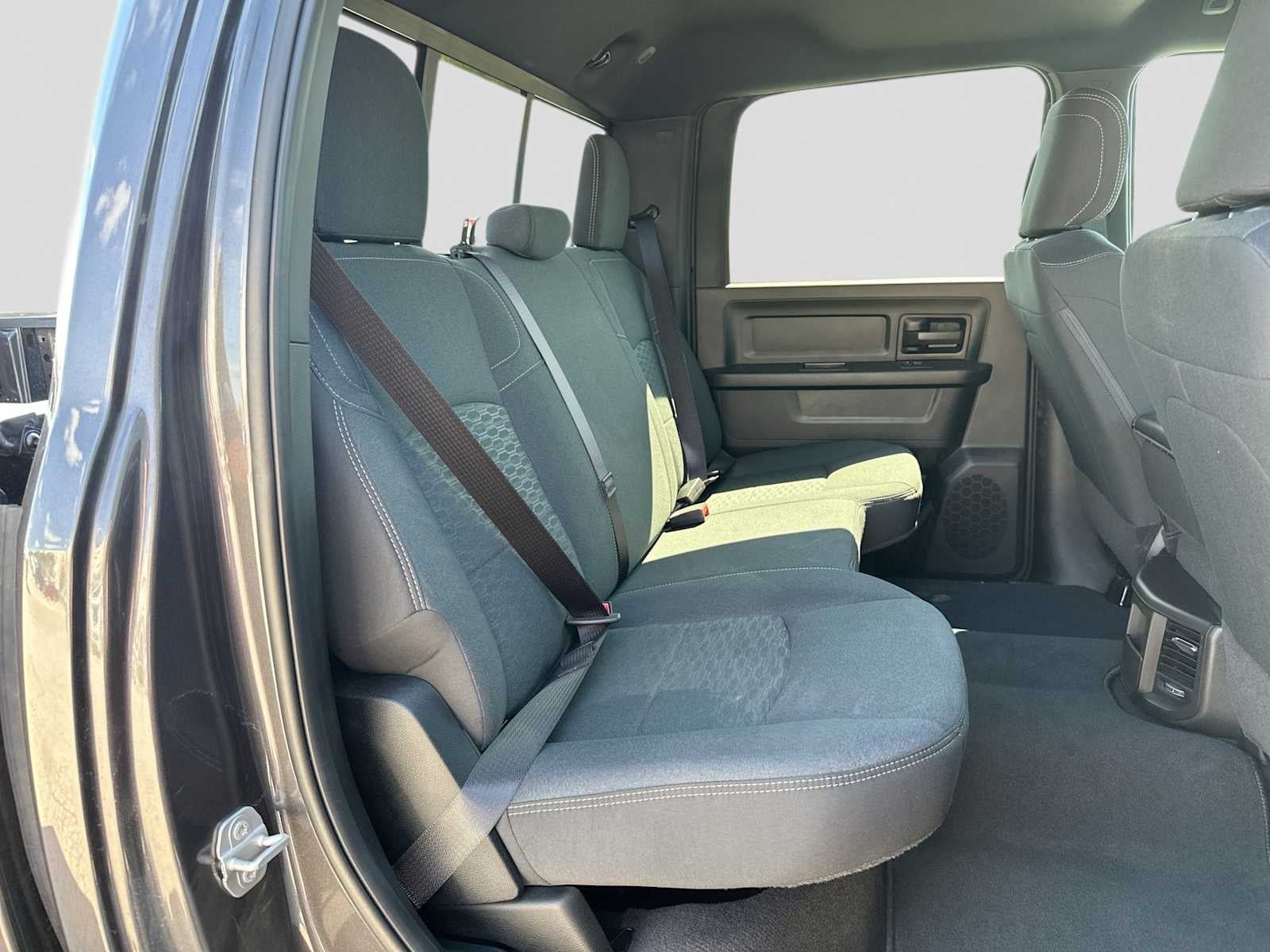 2027 RAM 2500 RAM 2500 BLACK EXPRESS CREW CAB 4X4 6'4' BOX