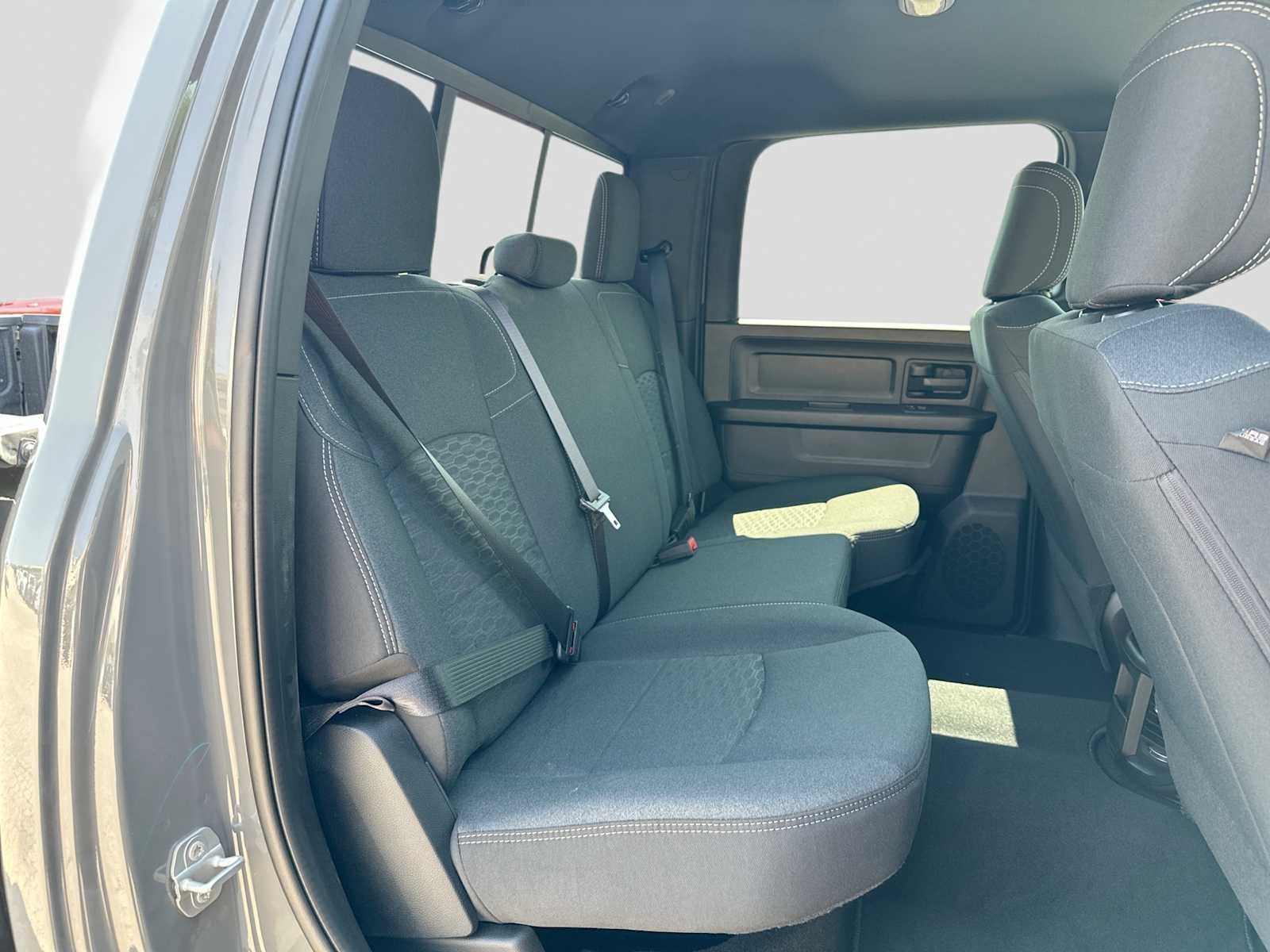 2027 RAM 2500 RAM 2500 BLACK EXPRESS CREW CAB 4X4 6'4' BOX