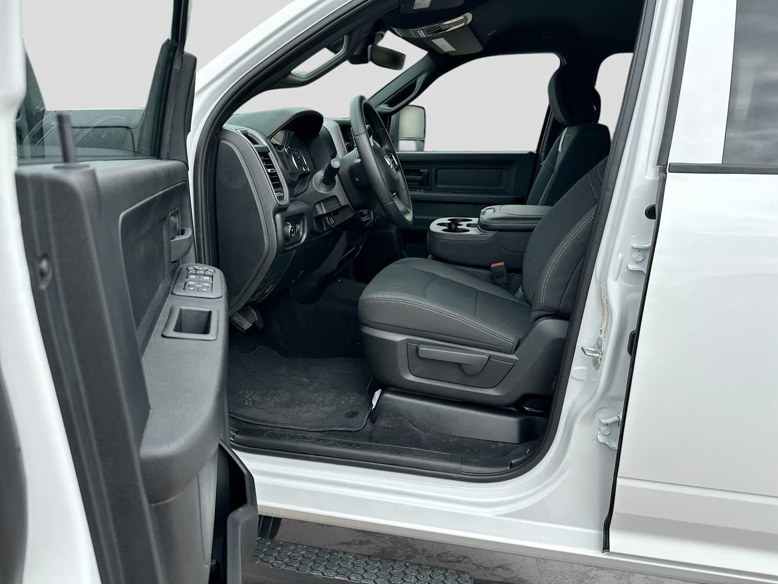 2026 RAM 2500 RAM 2500 BLACK EXPRESS CREW CAB 4X4 6'4' BOX