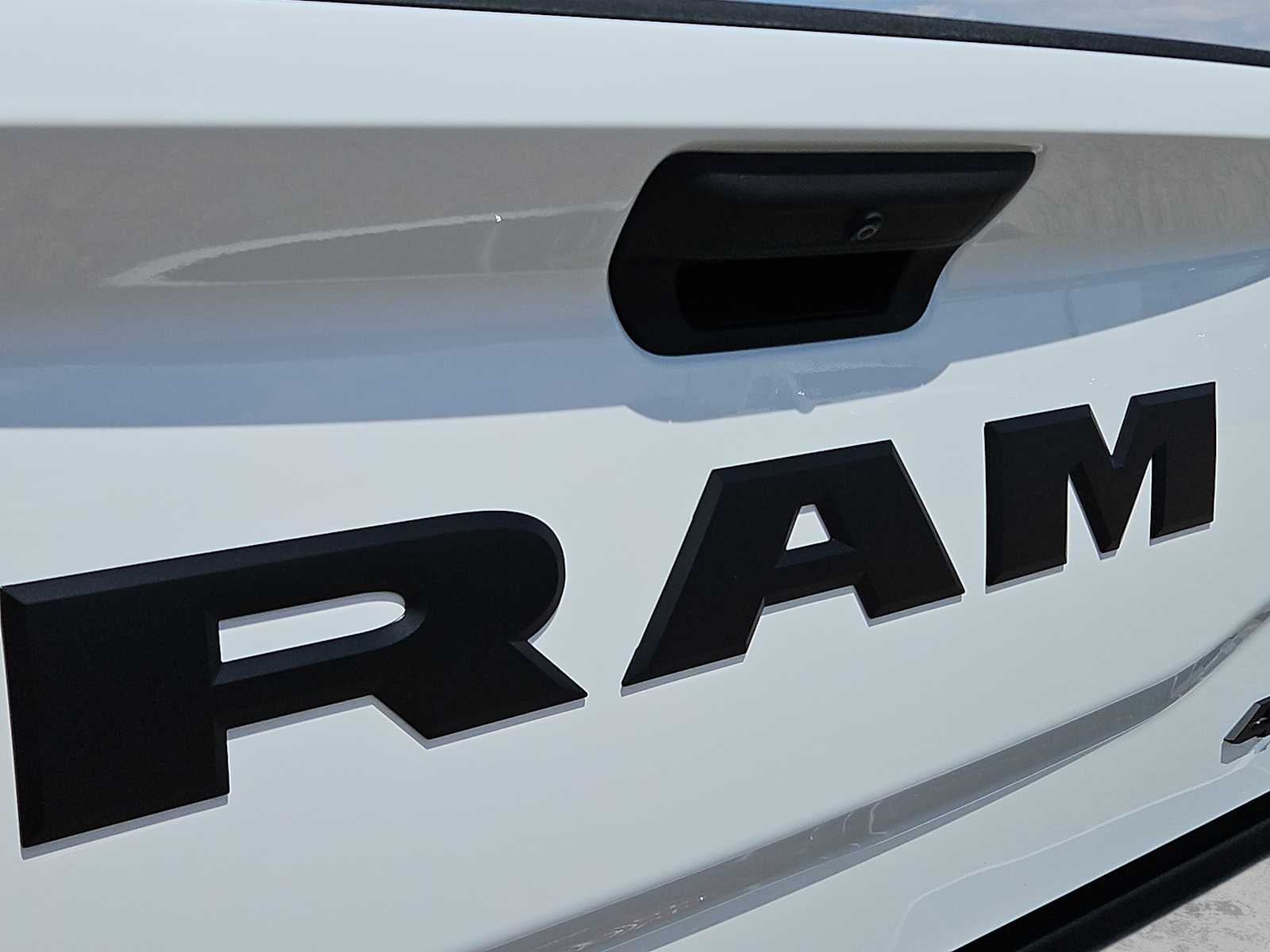 2026 RAM 2500 RAM 2500 BLACK EXPRESS CREW CAB 4X4 6'4' BOX