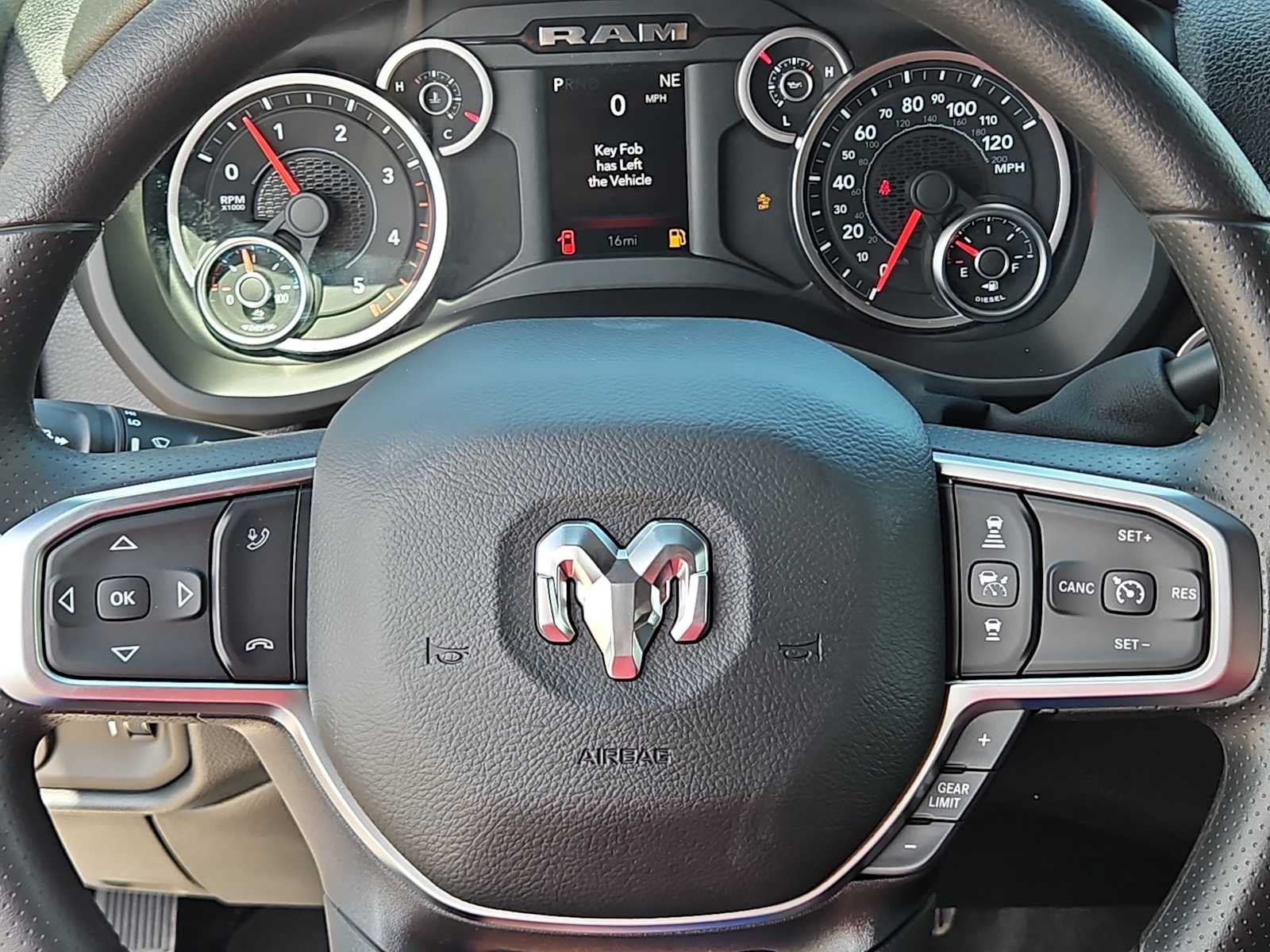 2026 RAM 2500 RAM 2500 BLACK EXPRESS CREW CAB 4X4 6'4' BOX