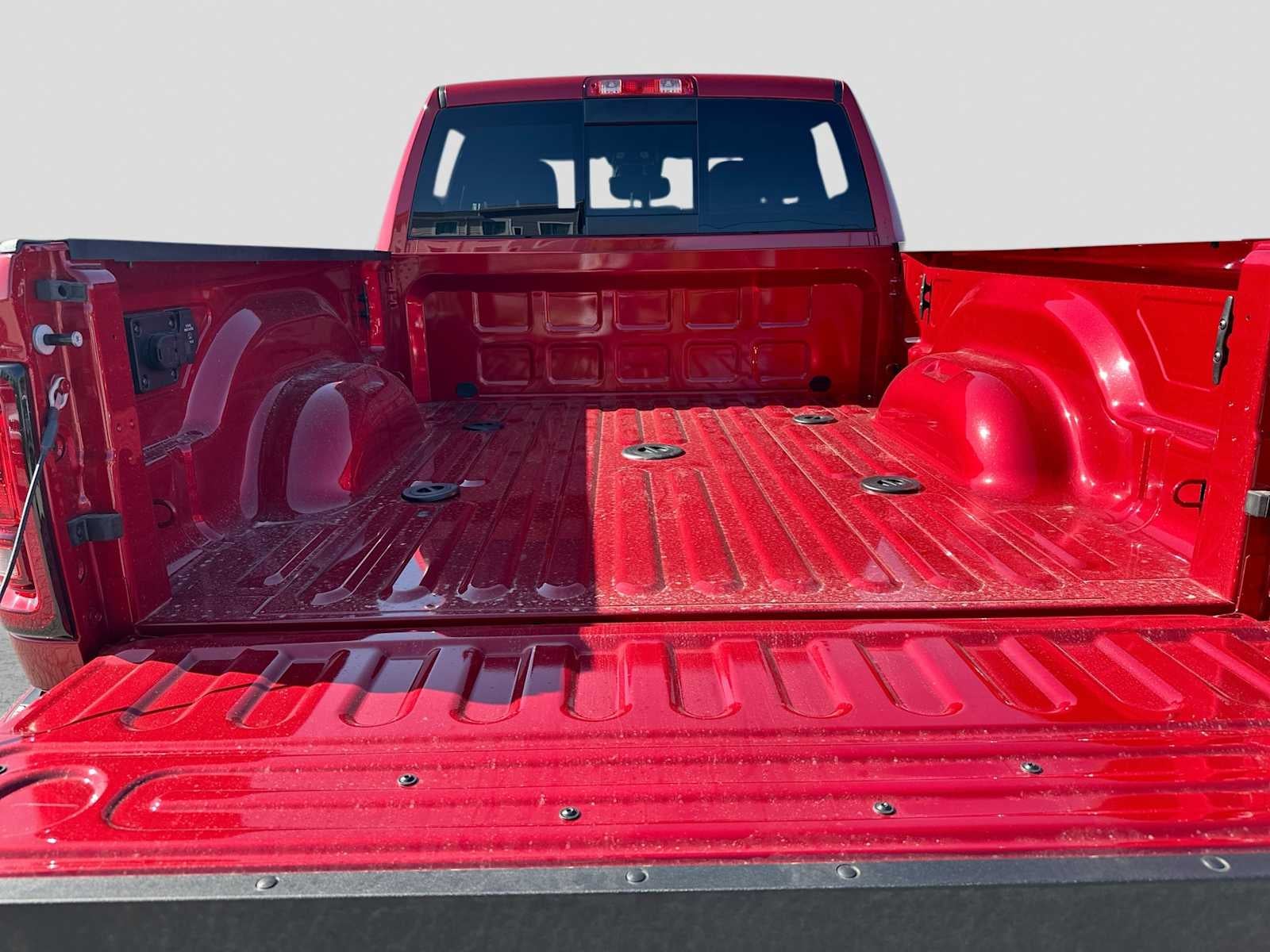 2026 RAM 2500 RAM 2500 BLACK EXPRESS CREW CAB 4X4 6'4' BOX