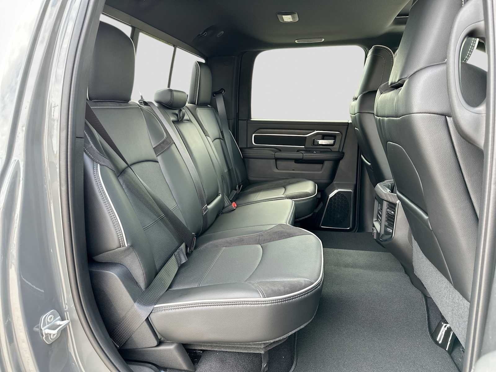 2027 RAM 2500 RAM 2500 LARAMIE CREW CAB 4X4 6'4' BOX