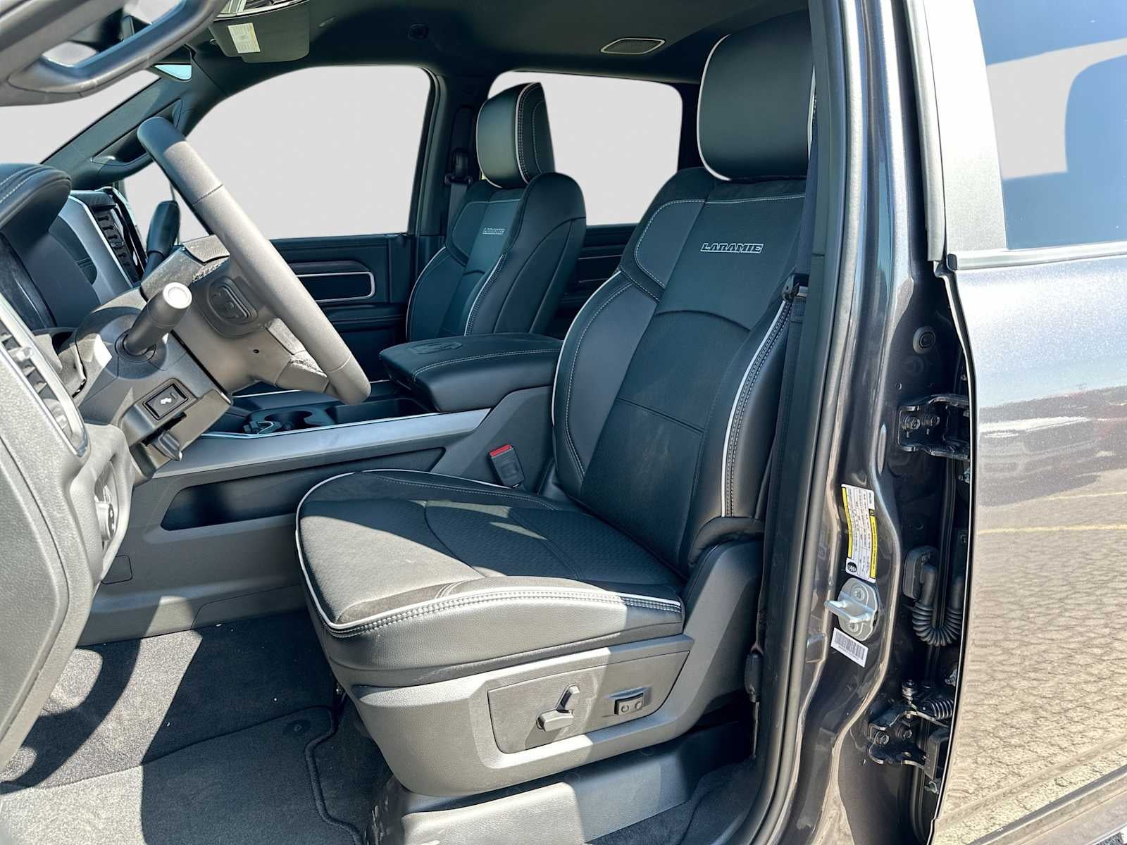 2027 RAM 2500 RAM 2500 LARAMIE CREW CAB 4X4 6'4' BOX