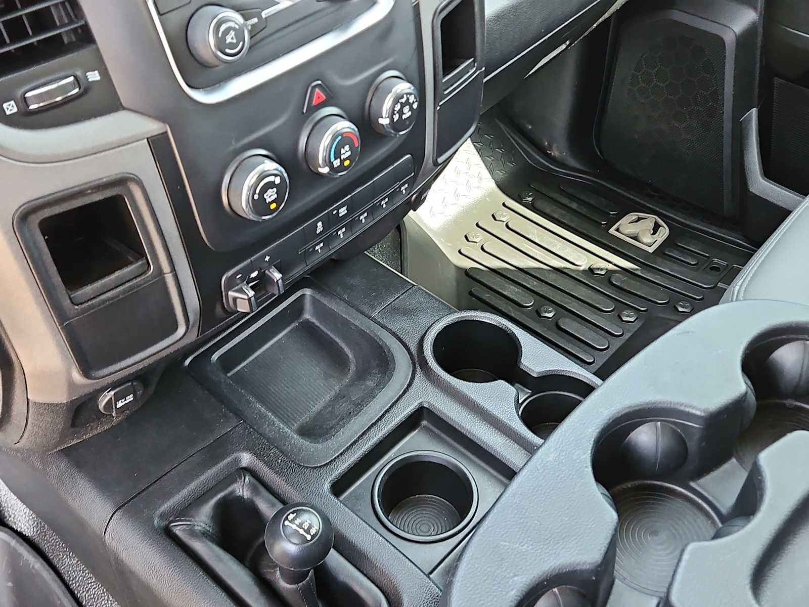 2018 RAM 3500 Chassis Cab Tradesman/SLT/Laramie