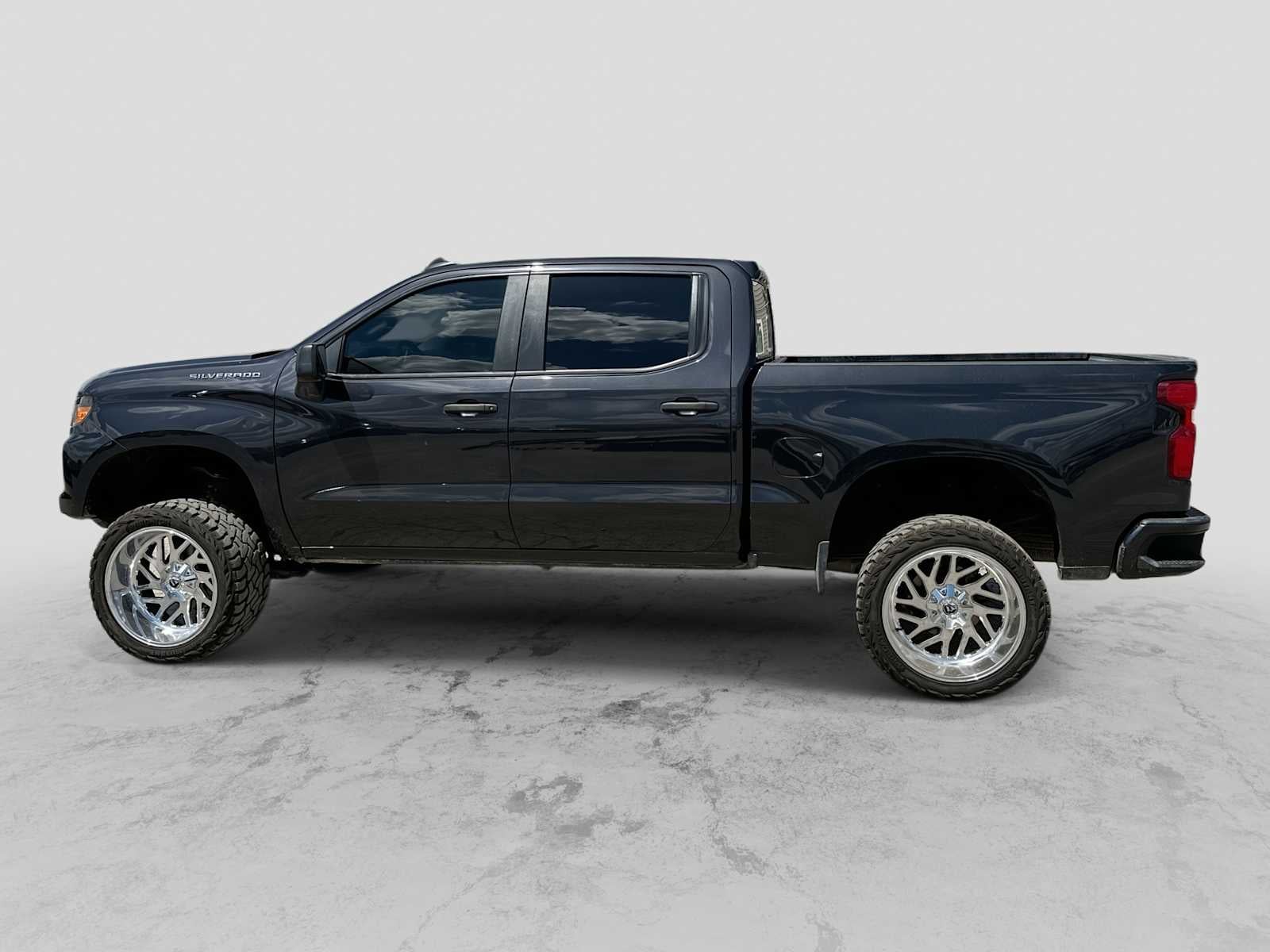2023 Chevrolet Silverado 1500 2WD Crew Cab Short Bed Custom