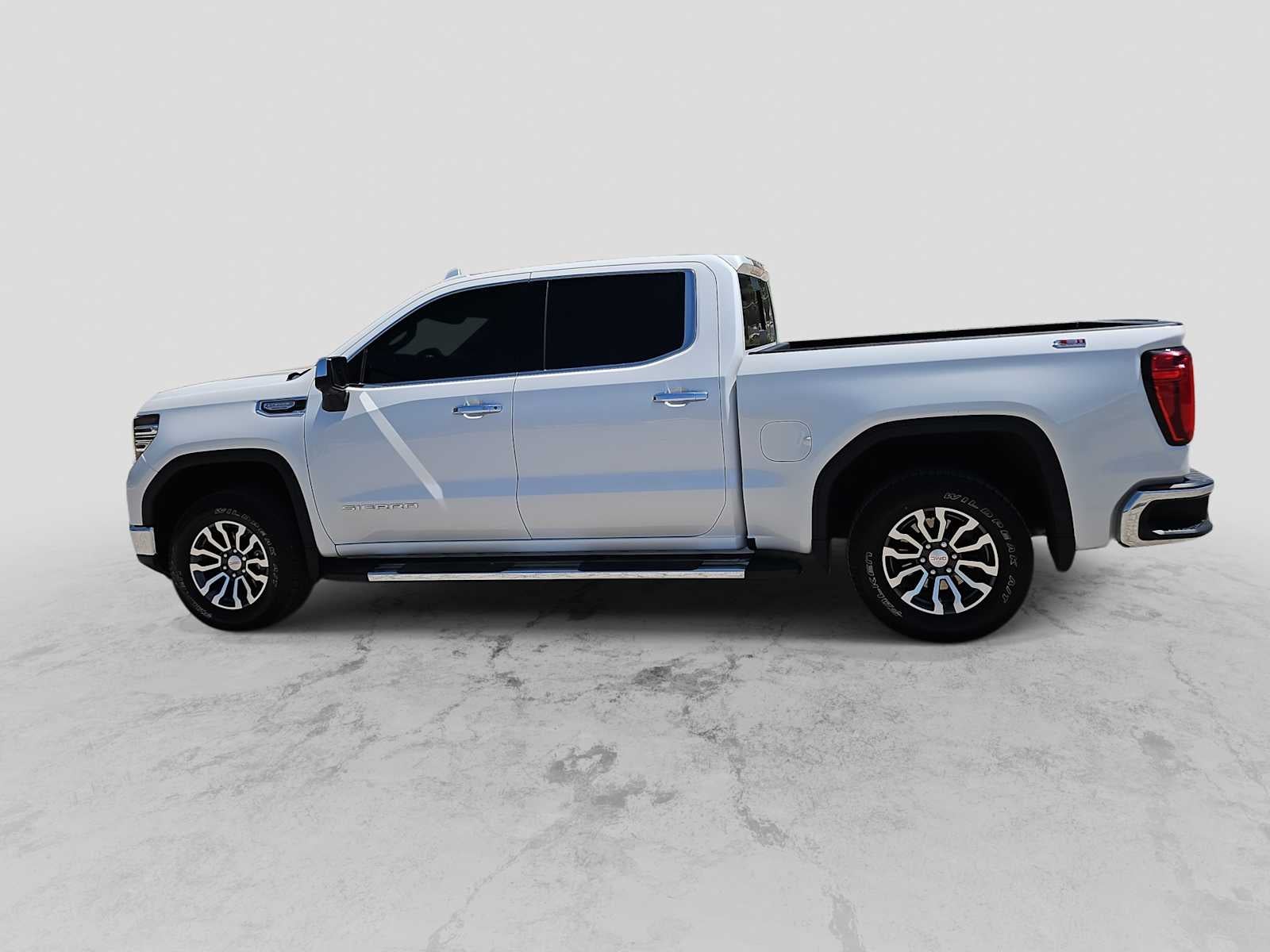 2023 GMC Sierra 1500 4WD Crew Cab Short Box SLT