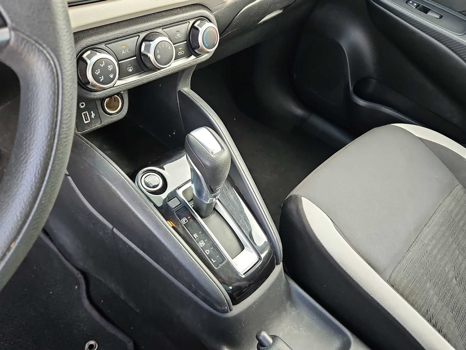 2021 Nissan Versa SV Xtronic CVT