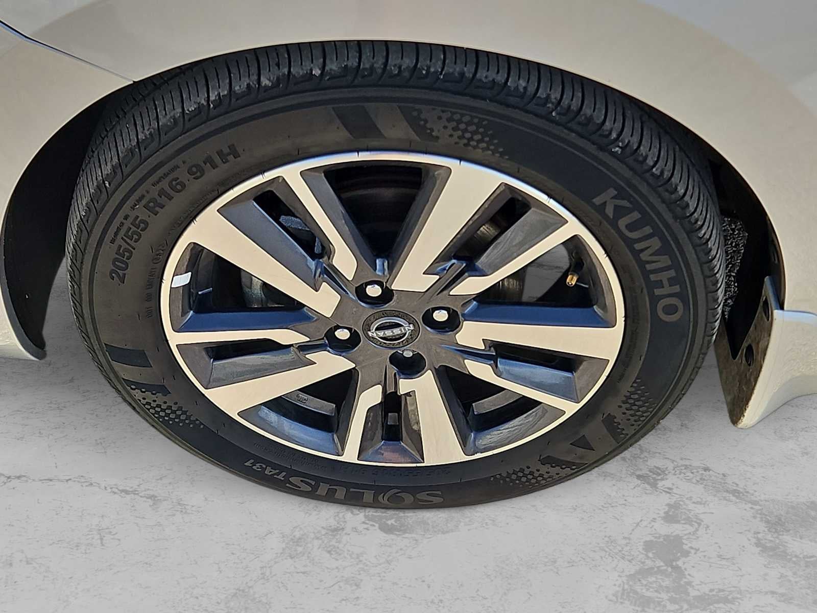 2024 Nissan Versa 1.6 SV