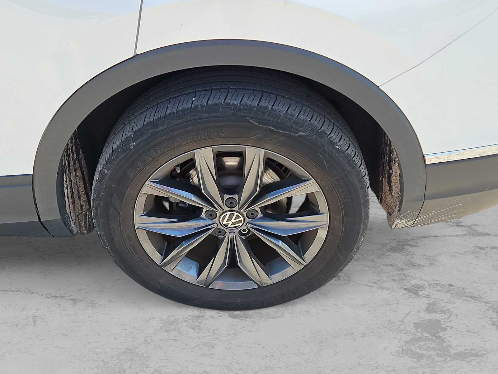 2023 Volkswagen Tiguan 2.0T SE