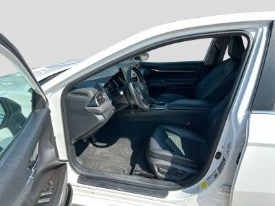 2022 Toyota Camry SE Auto