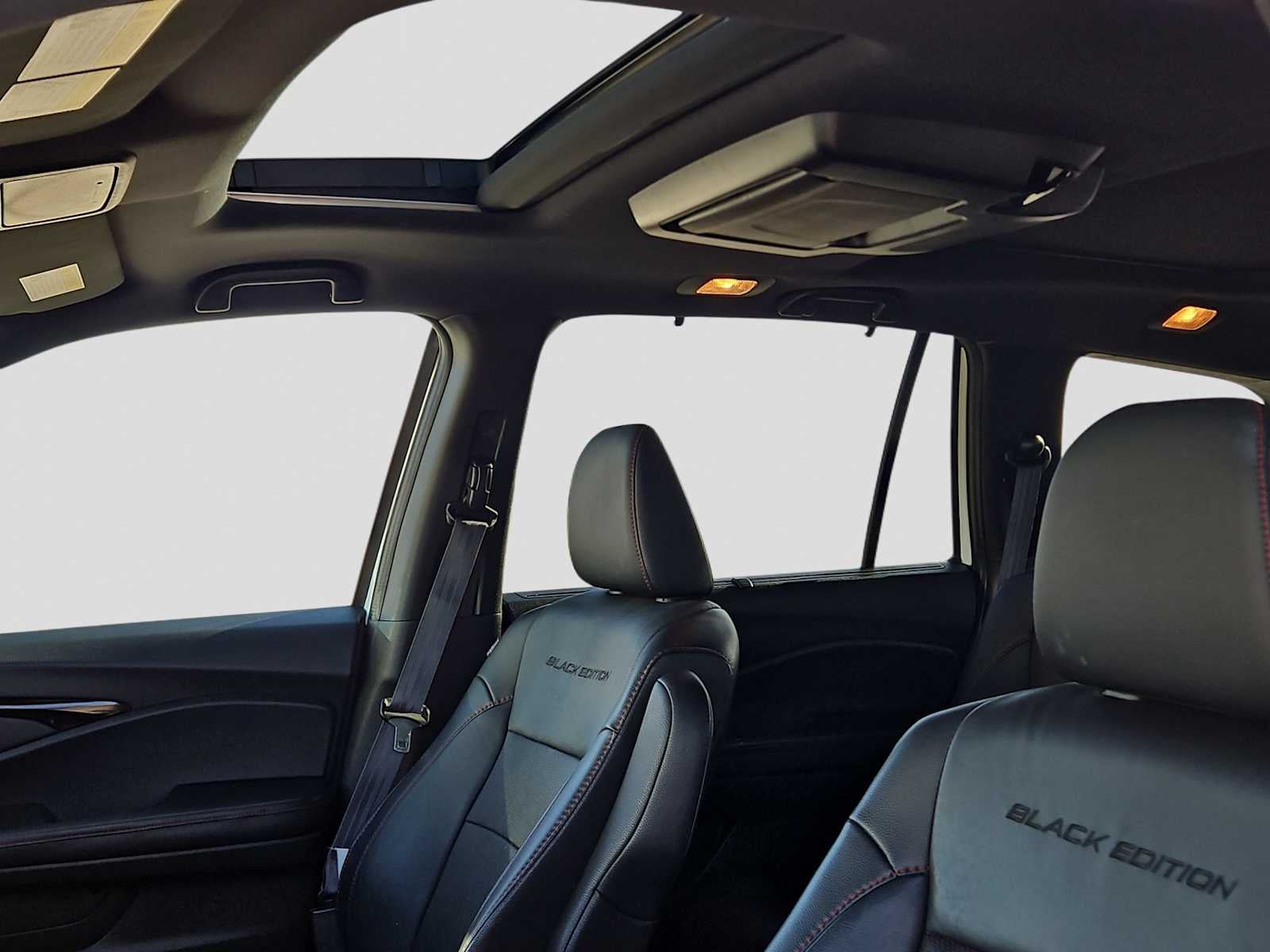 2022 Honda Pilot AWD Black Edition