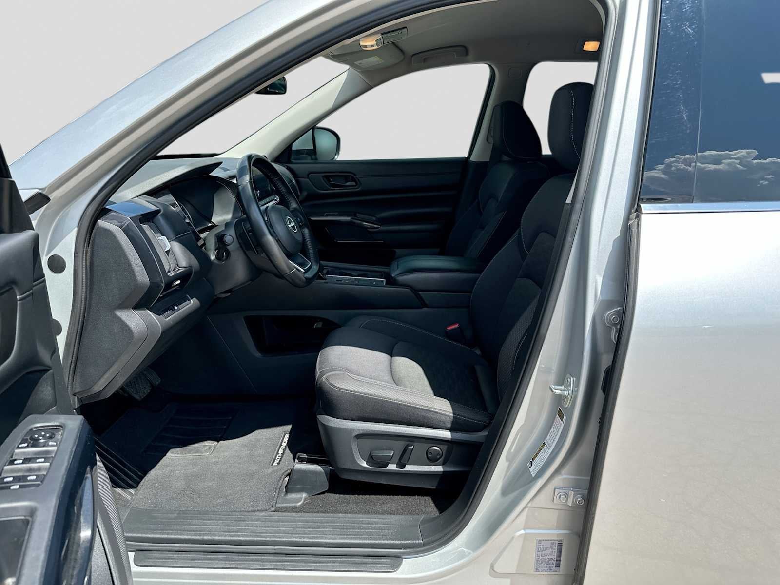 2024 Nissan Pathfinder SV FWD