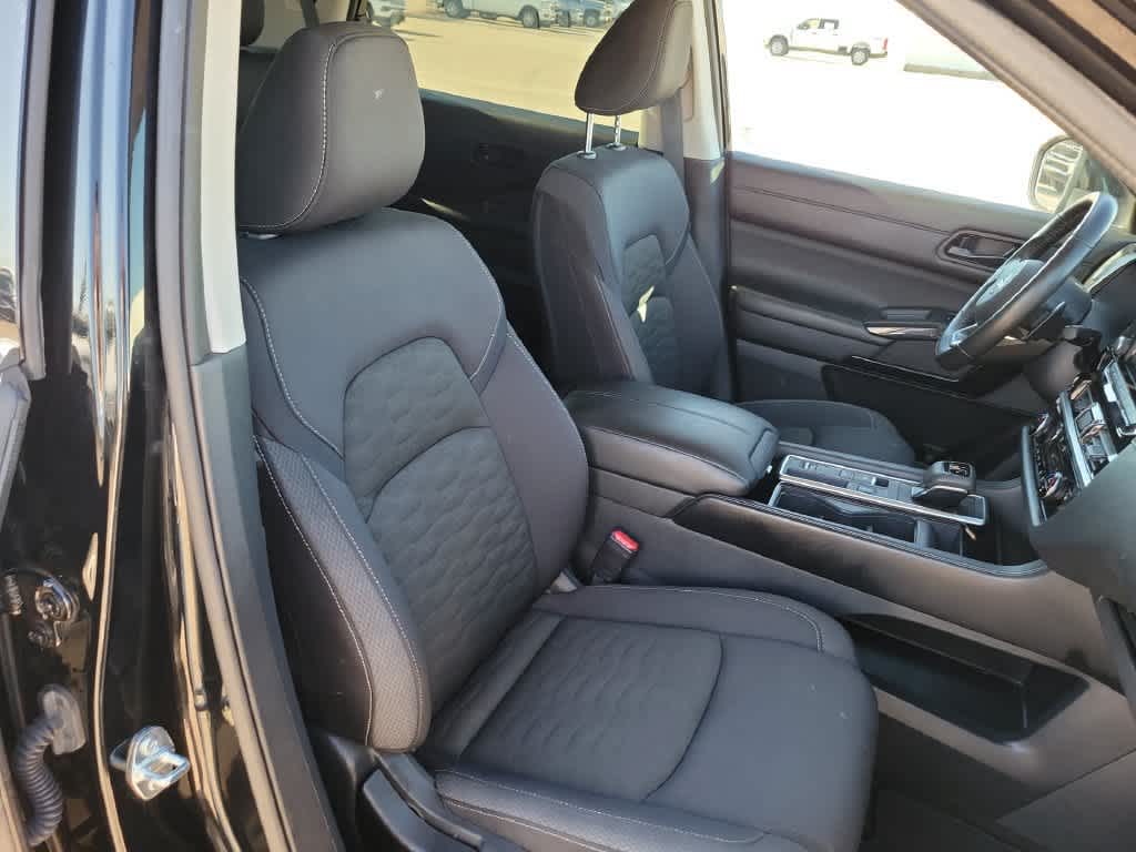 2025 Nissan Pathfinder SV 2WD