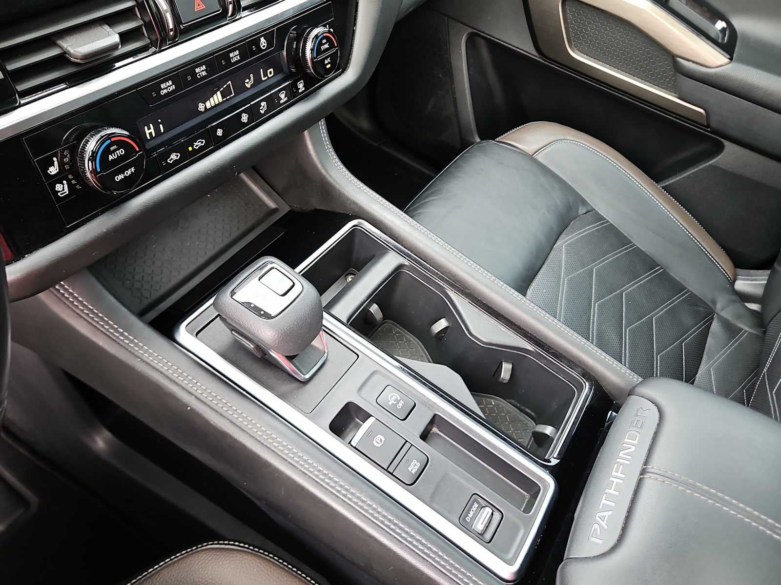 2022 Nissan Pathfinder Platinum 2WD