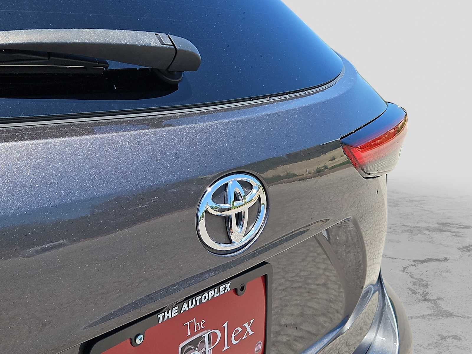 2023 Toyota Highlander L - Photo 11