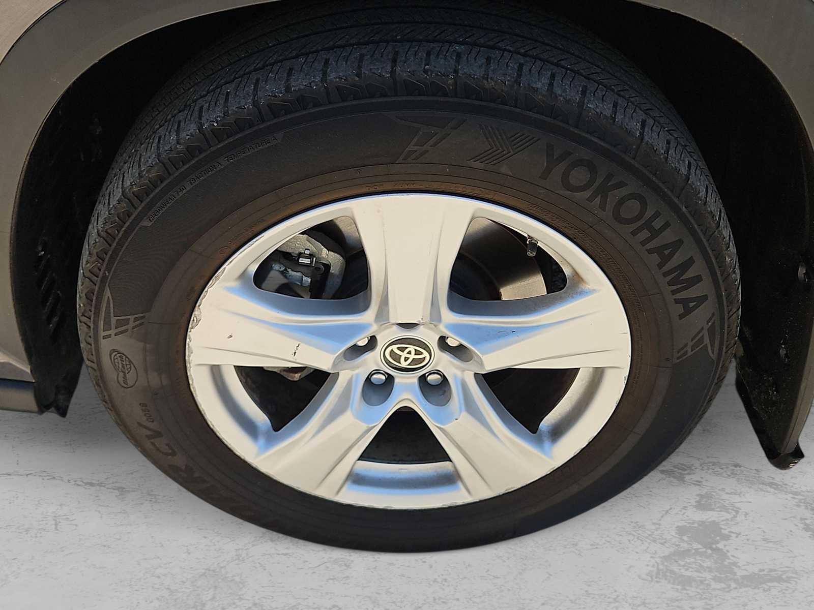 2023 Toyota Highlander L - Photo 12