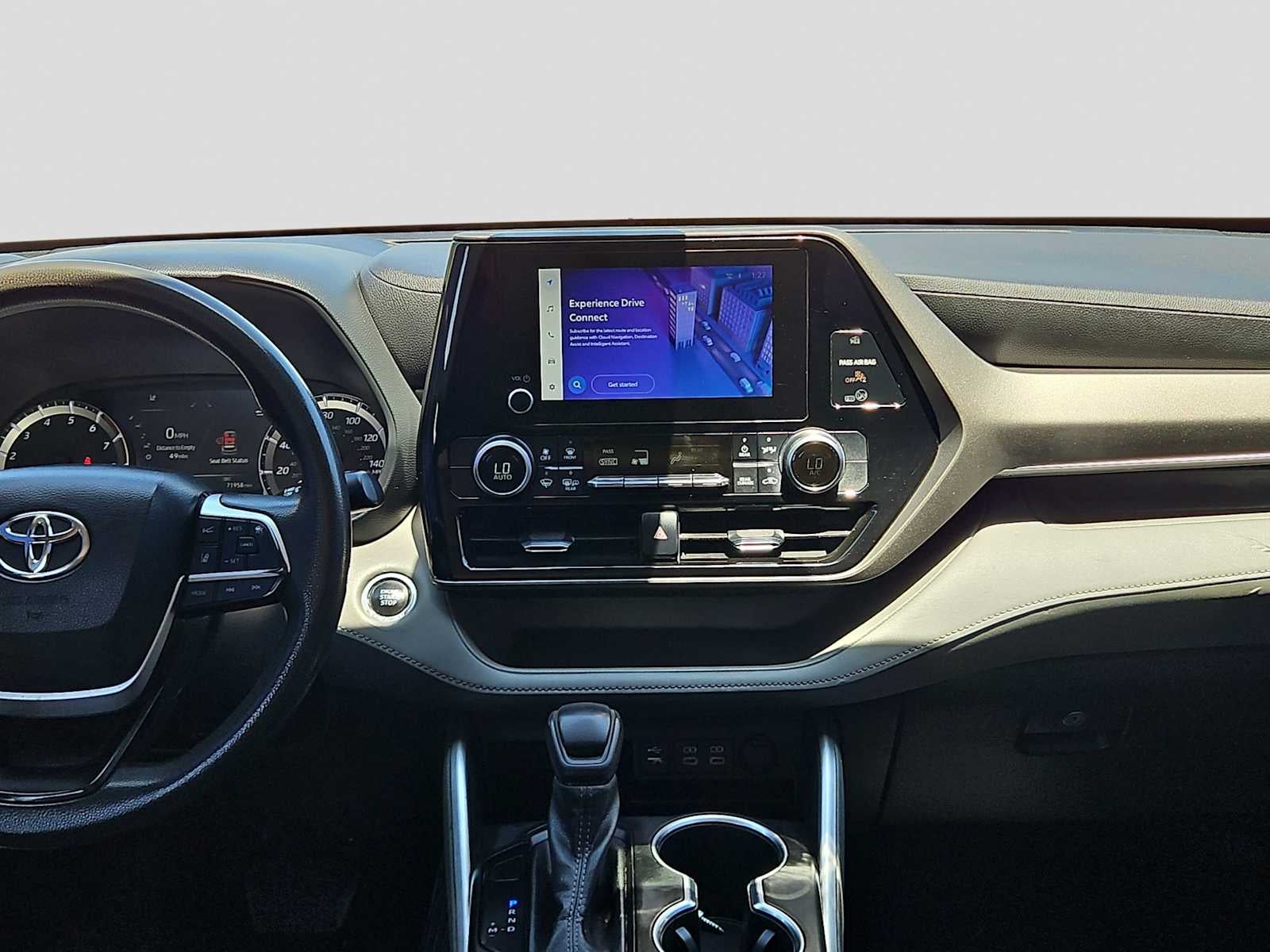 2023 Toyota Highlander L - Photo 14