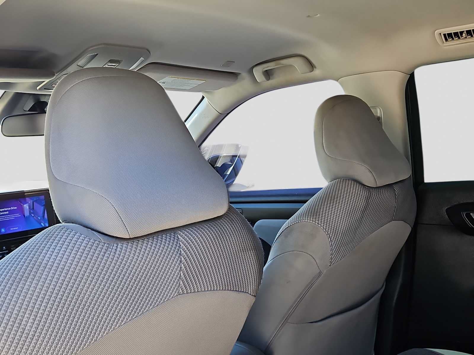 2023 Toyota Highlander L - Photo 16