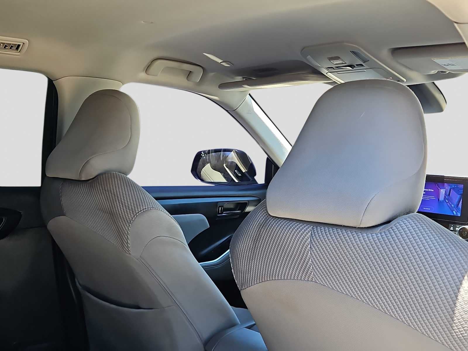 2023 Toyota Highlander L - Photo 17
