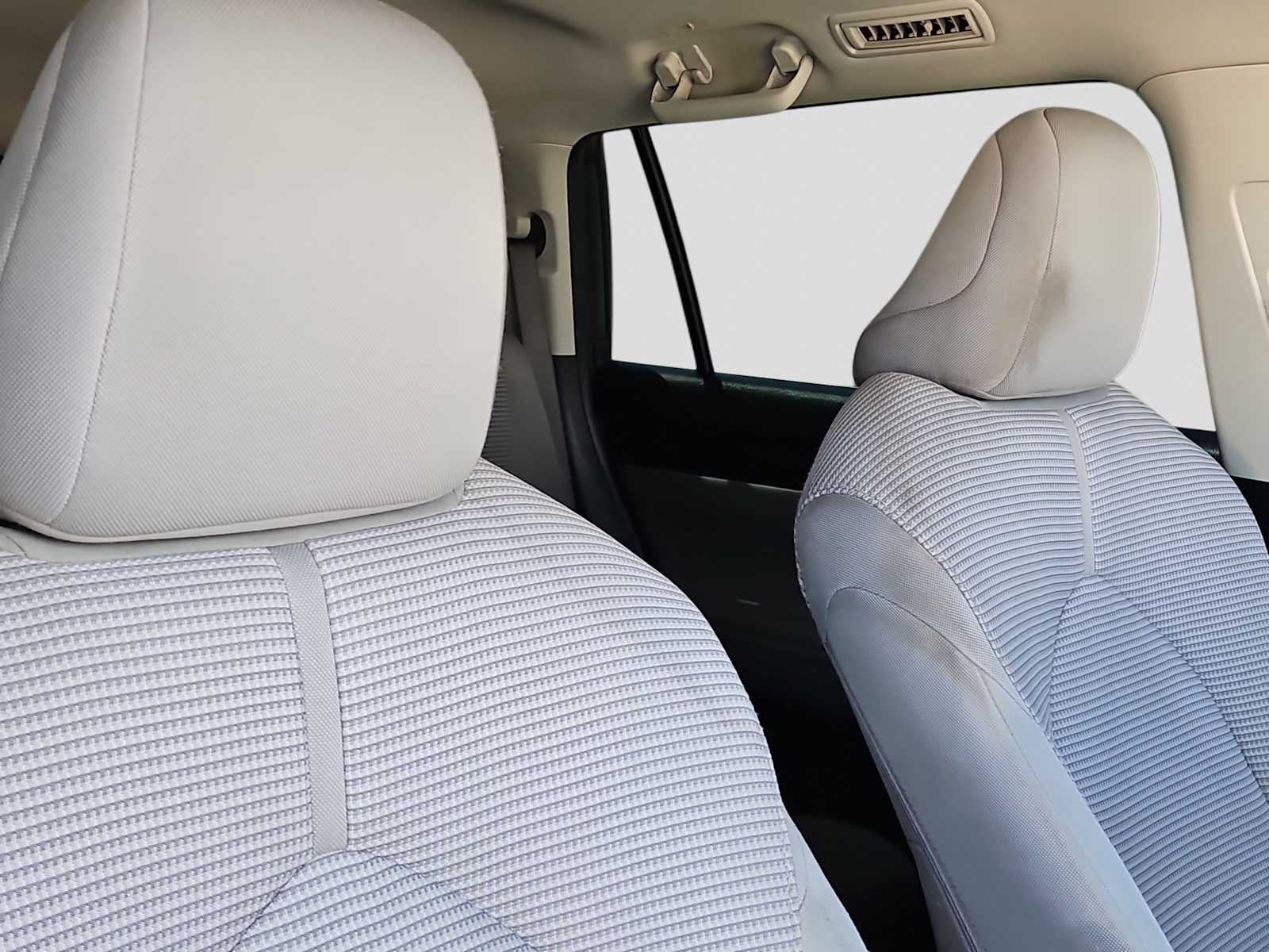2023 Toyota Highlander L - Photo 18