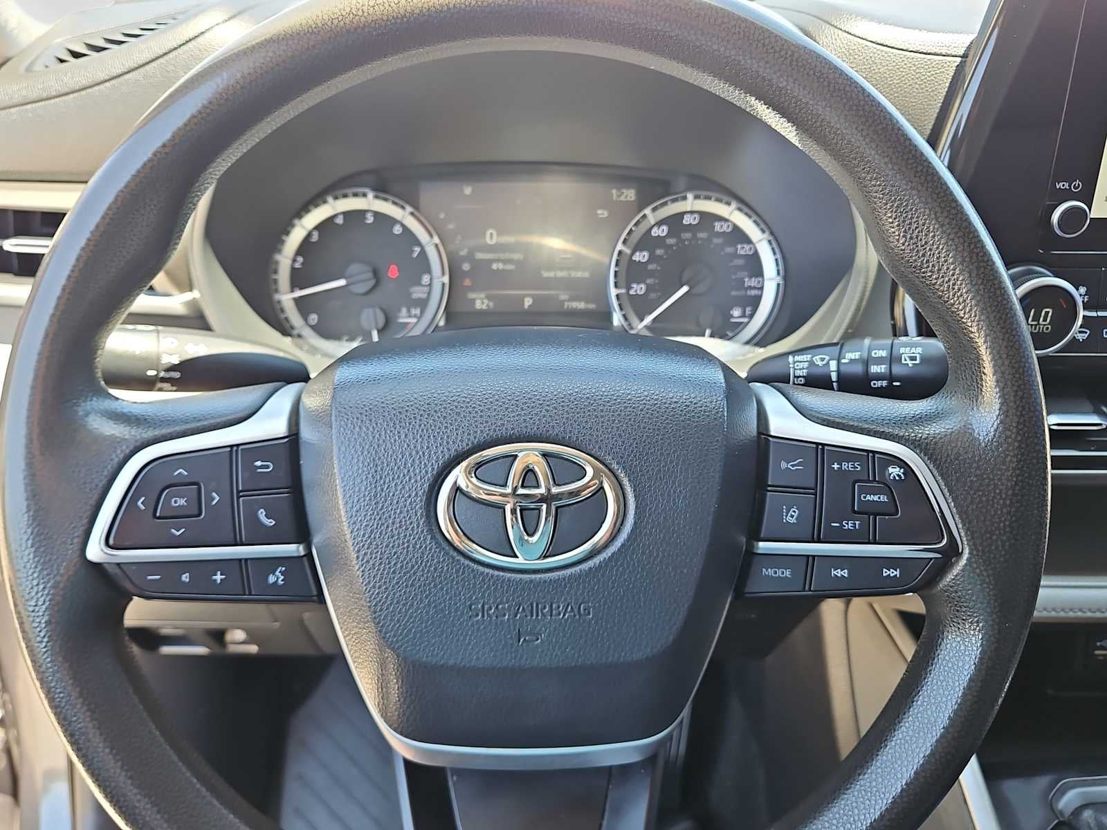 2023 Toyota Highlander L - Photo 19