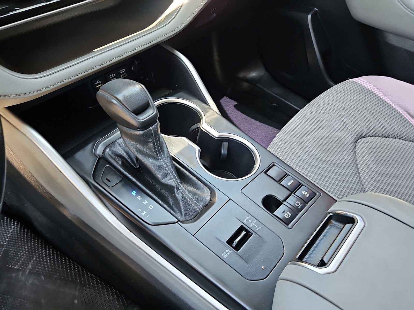 2023 Toyota Highlander L - Photo 20