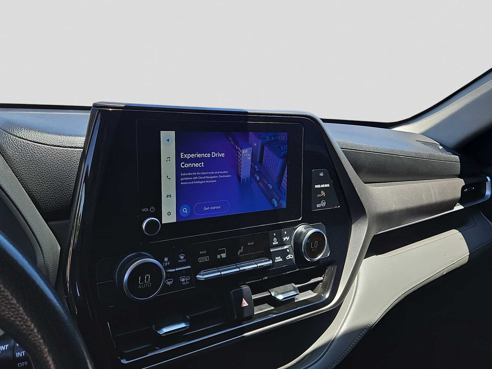 2023 Toyota Highlander L - Photo 24