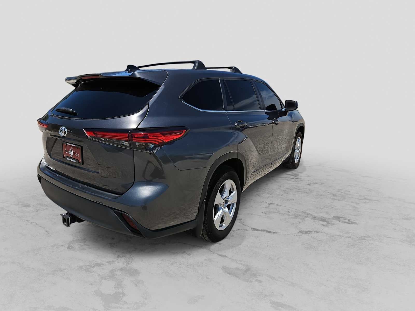 2023 Toyota Highlander L - Photo 8