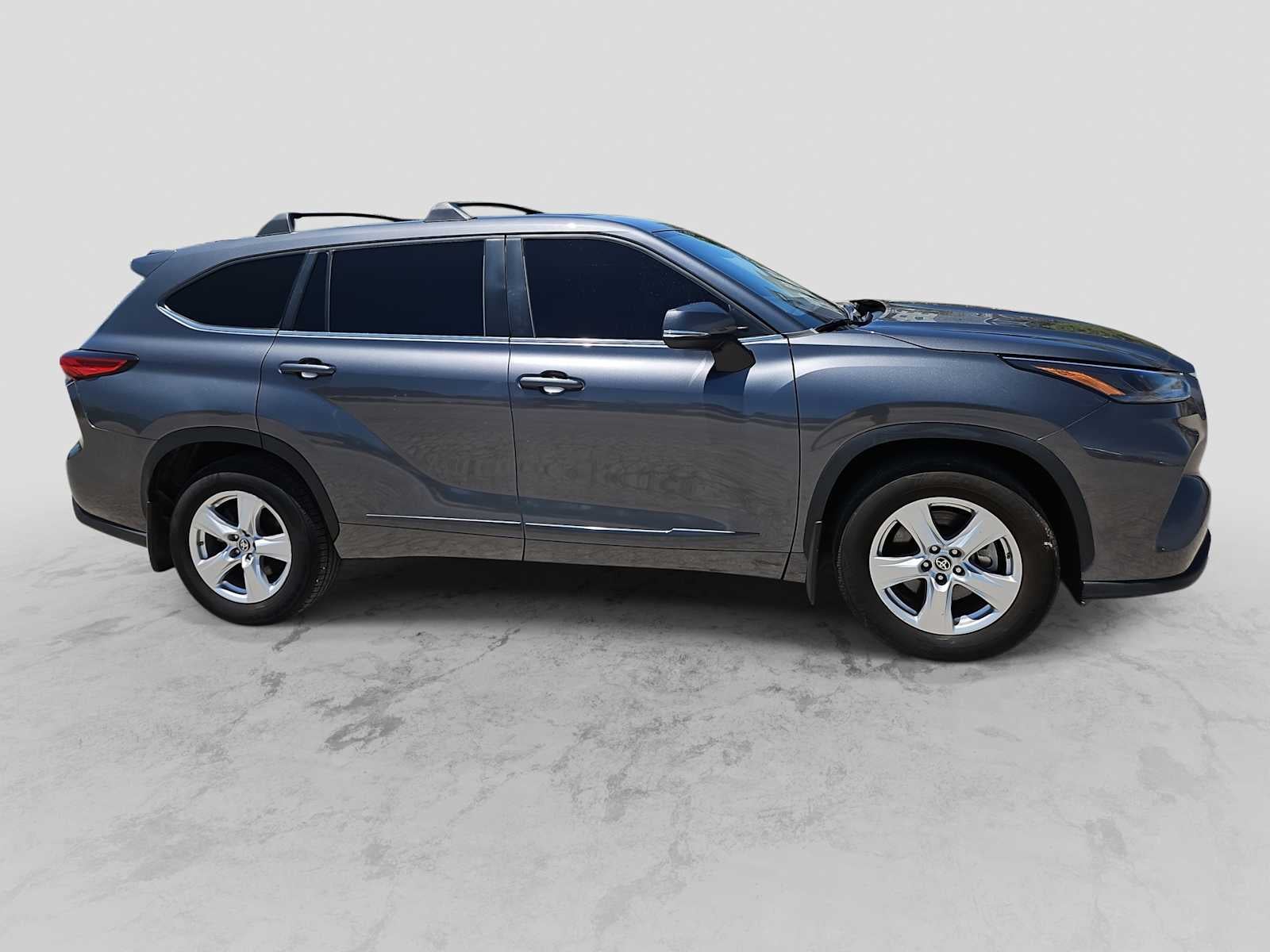 2023 Toyota Highlander L - Photo 9