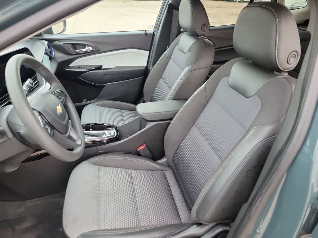 2025 Chevrolet Trax FWD LT