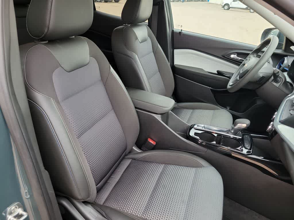 2025 Chevrolet Trax FWD LT