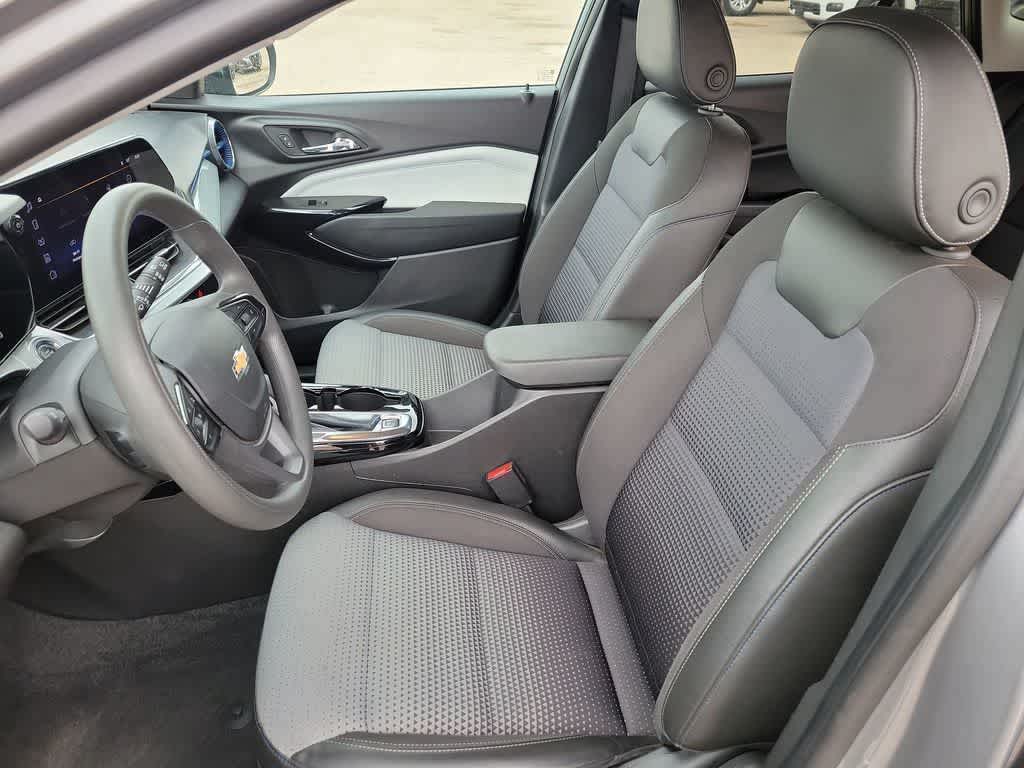 2025 Chevrolet Trax FWD LT