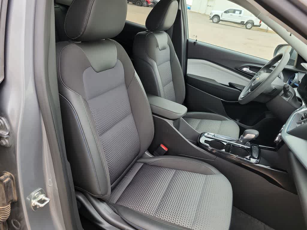 2025 Chevrolet Trax FWD LT