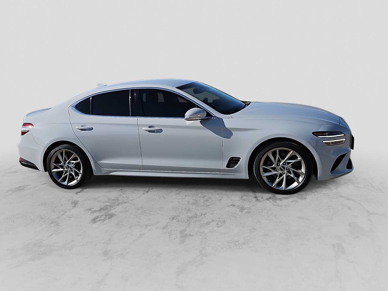 2022 Genesis G70 2.0T RWD