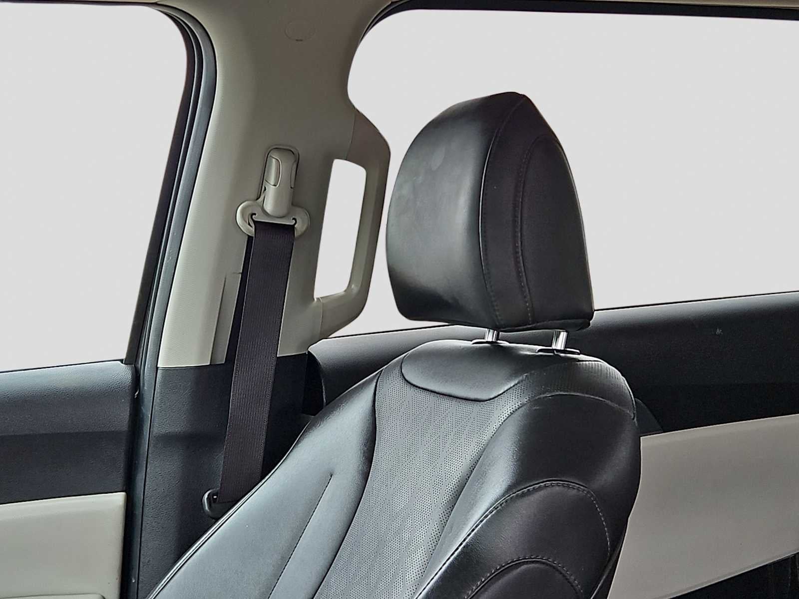 2024 Kia Carnival LX Seat Package
