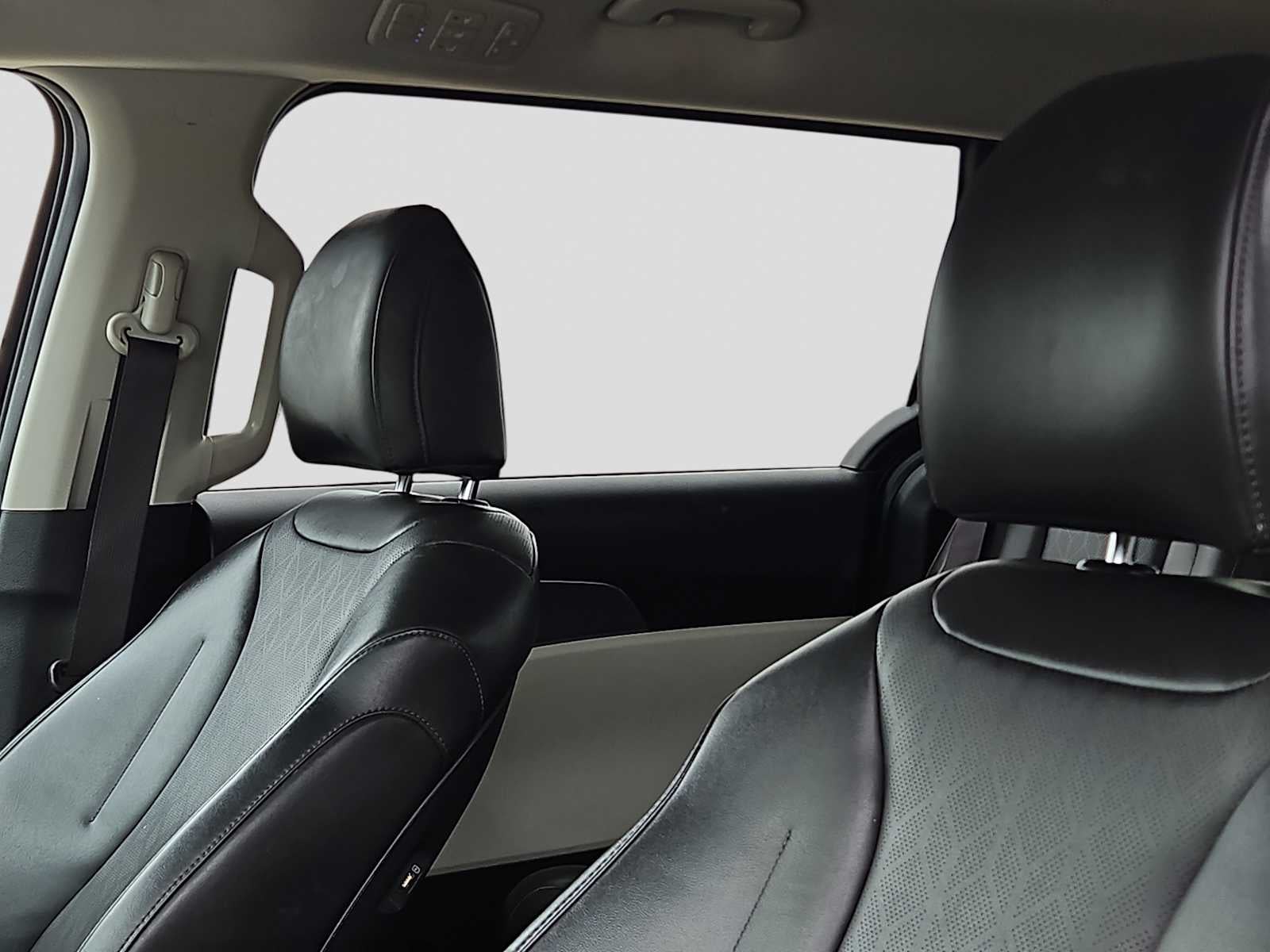 2024 Kia Carnival LX Seat Package