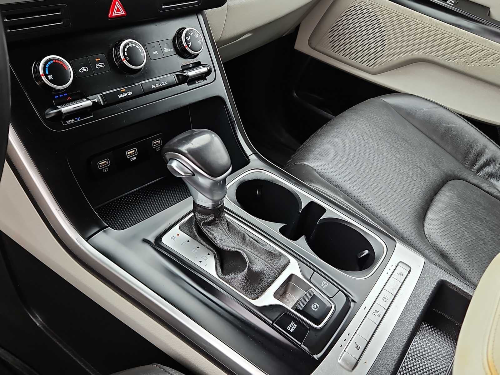 2024 Kia Carnival LX Seat Package