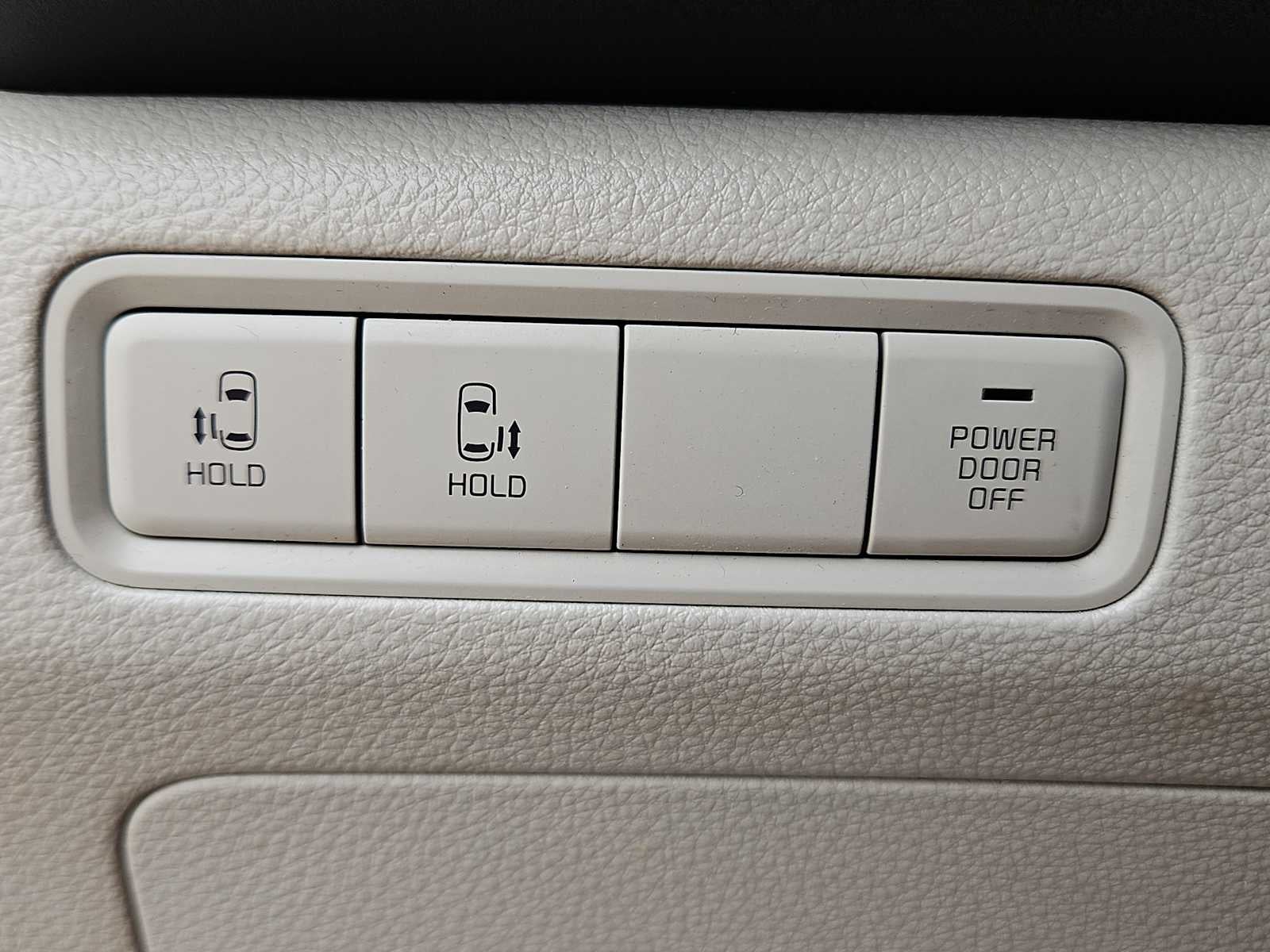 2024 Kia Carnival LX Seat Package