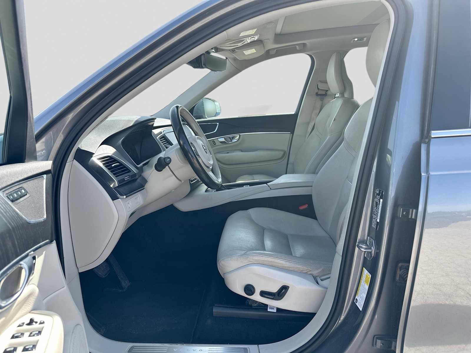 2020 Volvo XC90 T5 Momentum 7 Passenger