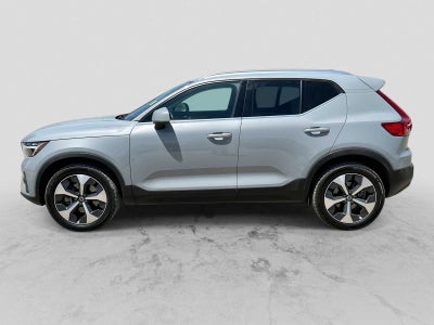 2024 Volvo XC40 B5 Plus Bright Theme