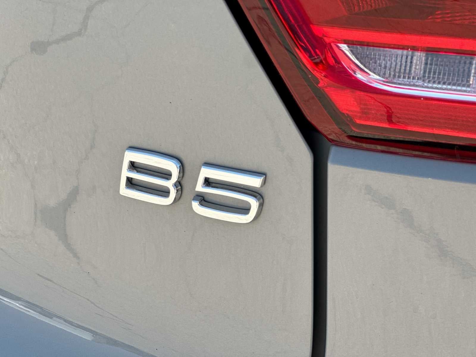 2024 Volvo XC40 B5 Plus Bright Theme