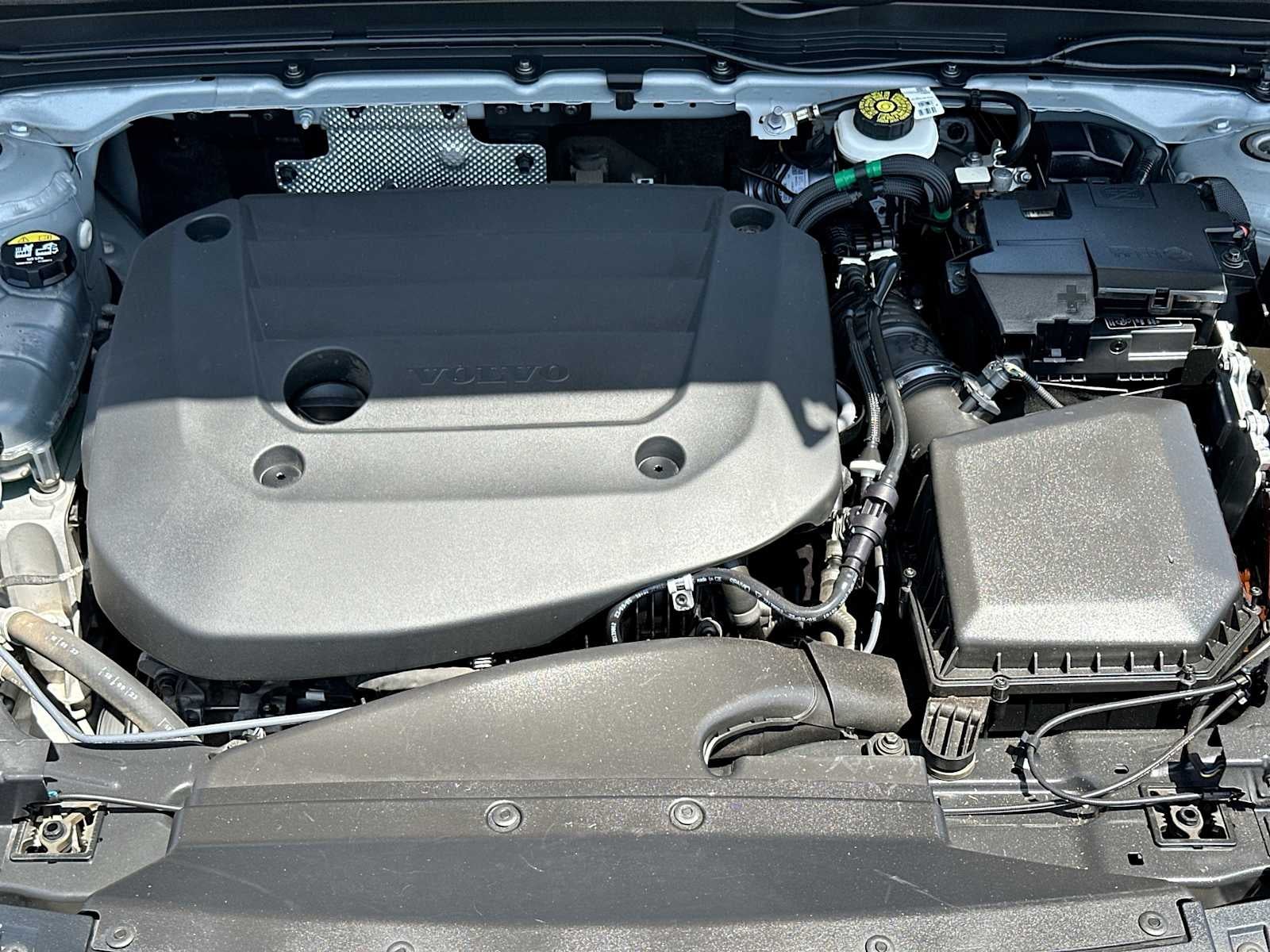 2024 Volvo XC40 B5 Plus Bright Theme