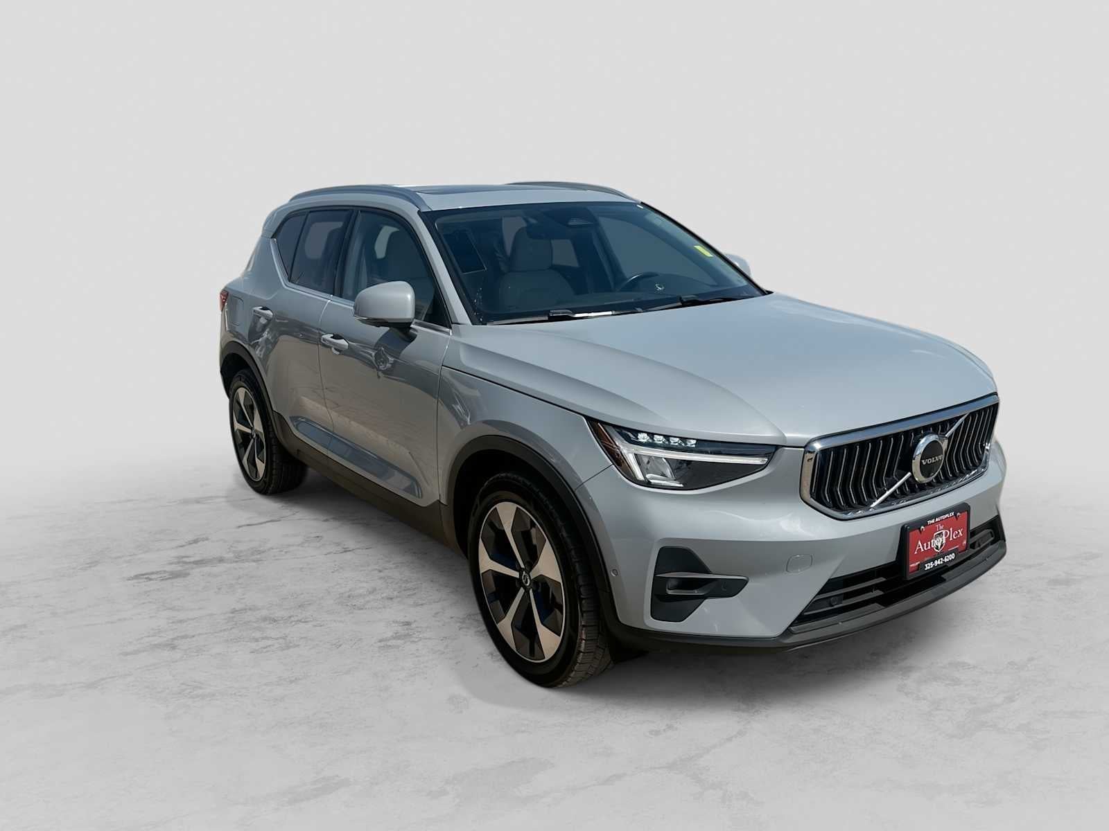 2024 Volvo XC40 B5 Plus Bright Theme