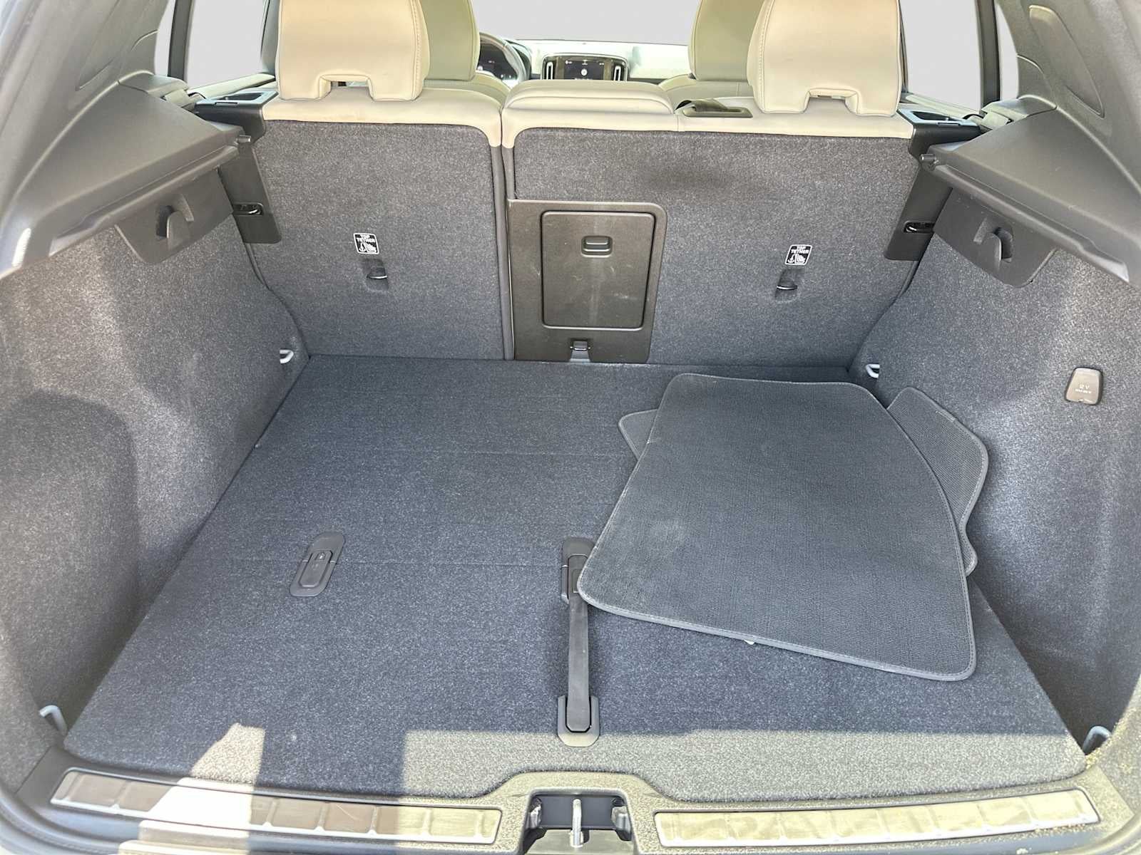 2024 Volvo XC40 B5 Plus Bright Theme