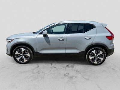 2024 Volvo XC40 B5 Plus Bright Theme