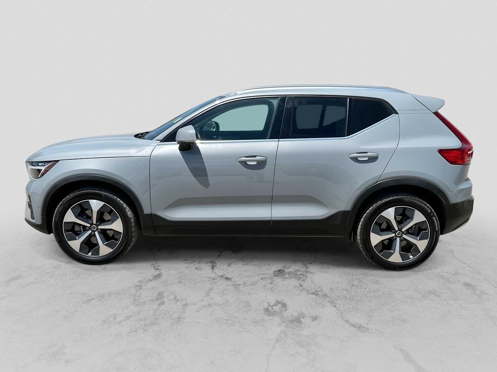 2024 Volvo XC40 B5 Plus Bright Theme